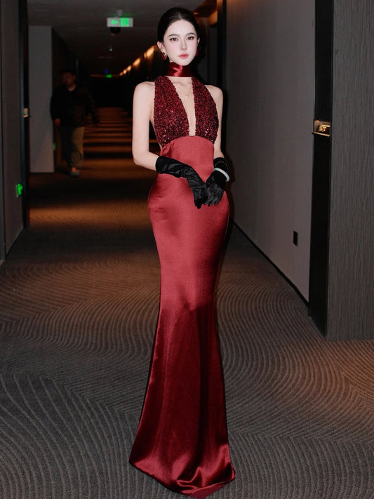 Glitzer Meerjungfrau-Abschlussballkleid Neckholder Burgund tiefer V-Ausschnitt rückenfreies Abendkleid Ballkleid N4016