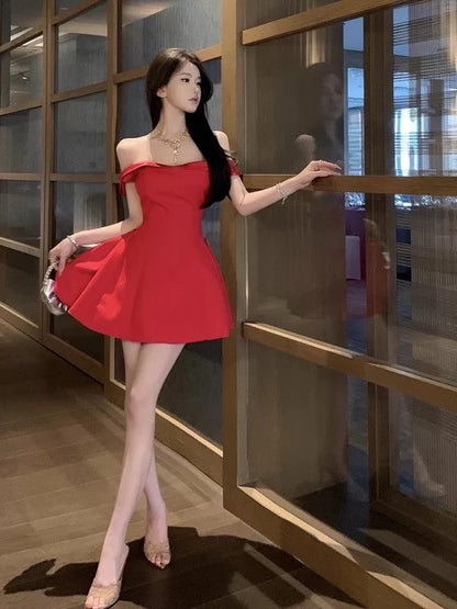 Sexy A-Linie schulterfreies rotes Satin-Kurz-Mini-Partykleid Cocktail-Heimkehrkleider N4068