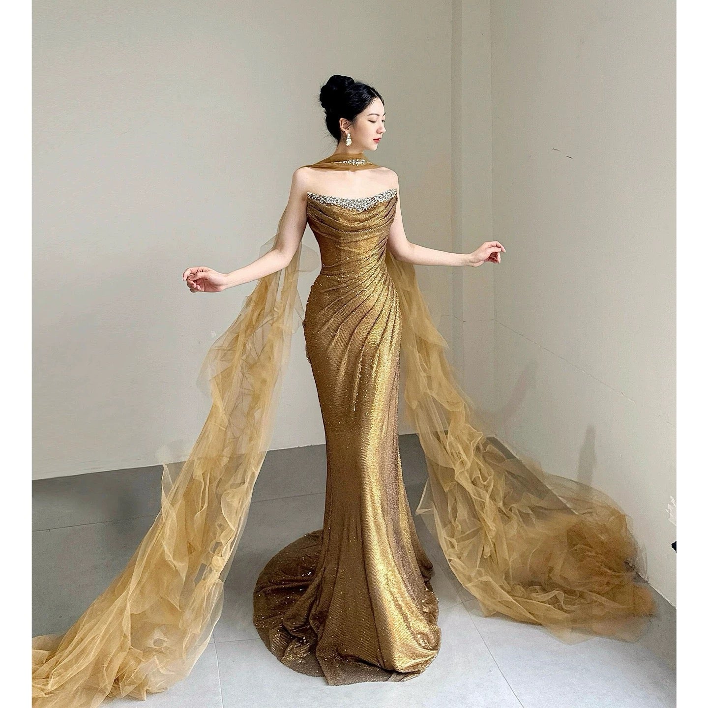 Sparkling Mermaid Strapless Gold Sequin Sleeveless Long Prom Dresses With Scarf For Women N4242