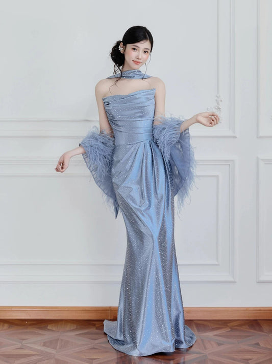 Sexy Meerjungfrau Trägerlos Staubblau Satin Ärmellos Mit Federn Cape Lange Ballkleider Für Frauen N4257
