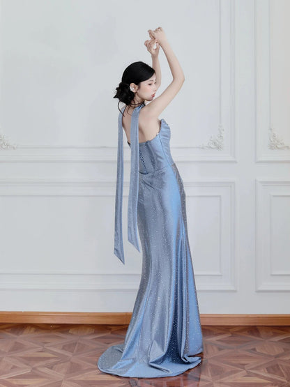 Robe de soirée longue N4257 sexy sirène bustier en satin bleu poudré sans manches avec cape en plumes pour femmes