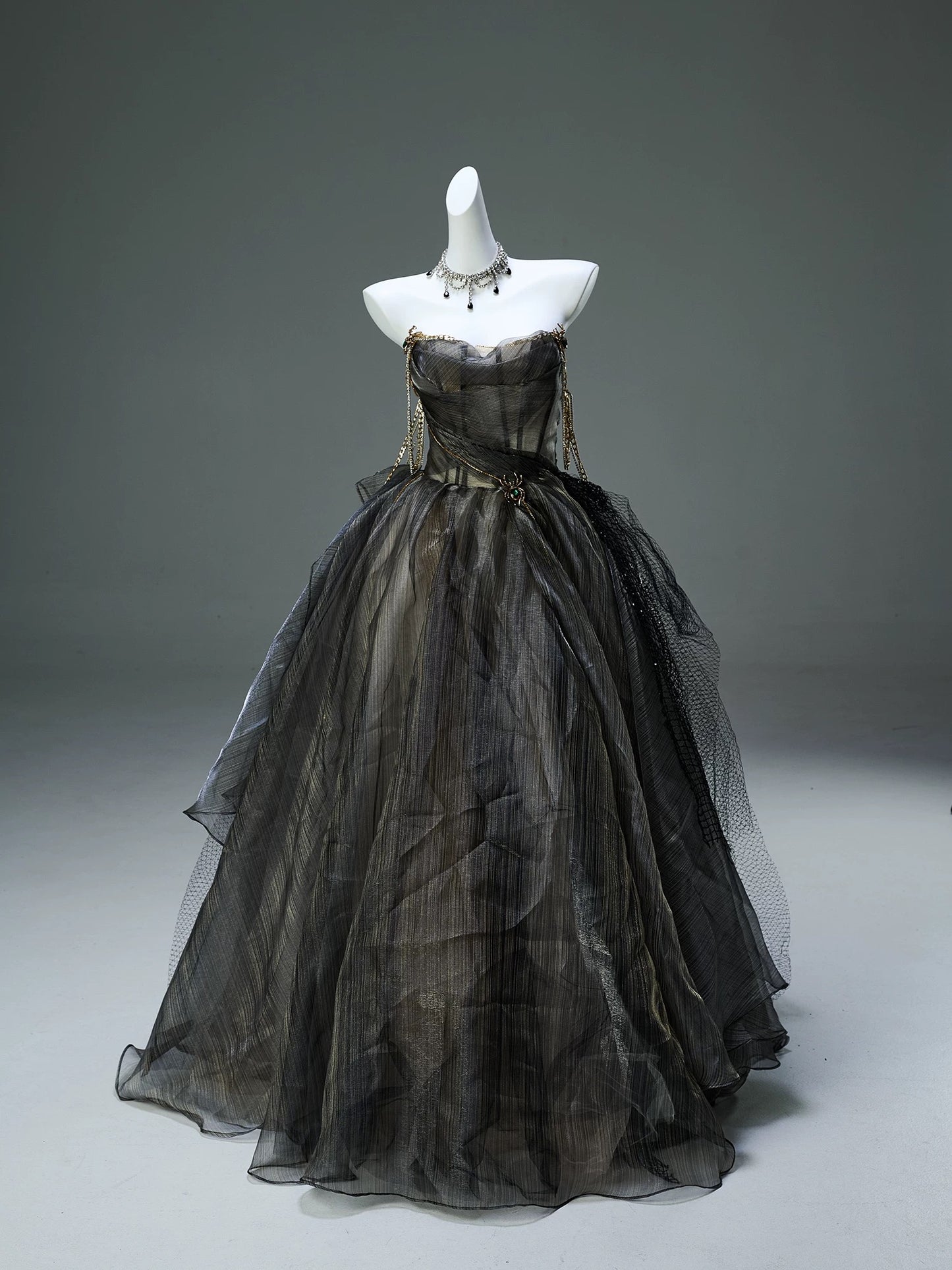 Beautiful Ball Gown Strapless Black With Gold Beading Long Quinceanera Dresses Sweet 15 Dress Formal Outfits RB5522