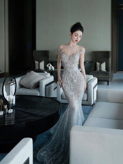 Robe de mariée sirène scintillante à épaules dénudées, sequins argentés et gris, longue et cintrée, référence N1266