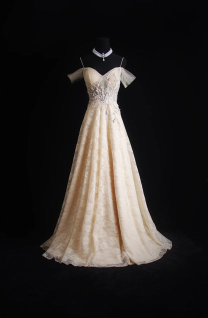 Retro-A-Linien-Abendkleid aus Tüll mit Spaghettiträgern und bodenlanger Verarbeitung sowie applizierter Perlenstickerei AB1584
