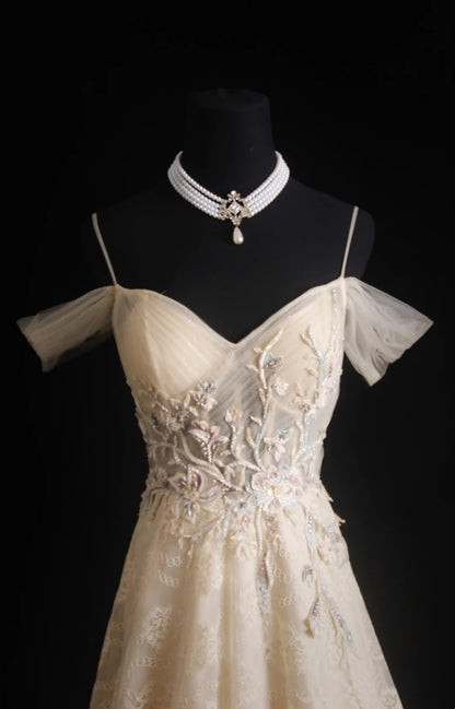 Retro-A-Linien-Abendkleid aus Tüll mit Spaghettiträgern und bodenlanger Verarbeitung sowie applizierter Perlenstickerei AB1584