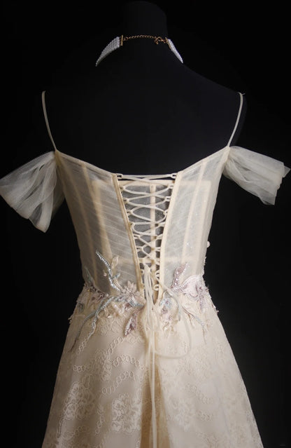 Retro-A-Linien-Abendkleid aus Tüll mit Spaghettiträgern und bodenlanger Verarbeitung sowie applizierter Perlenstickerei AB1584