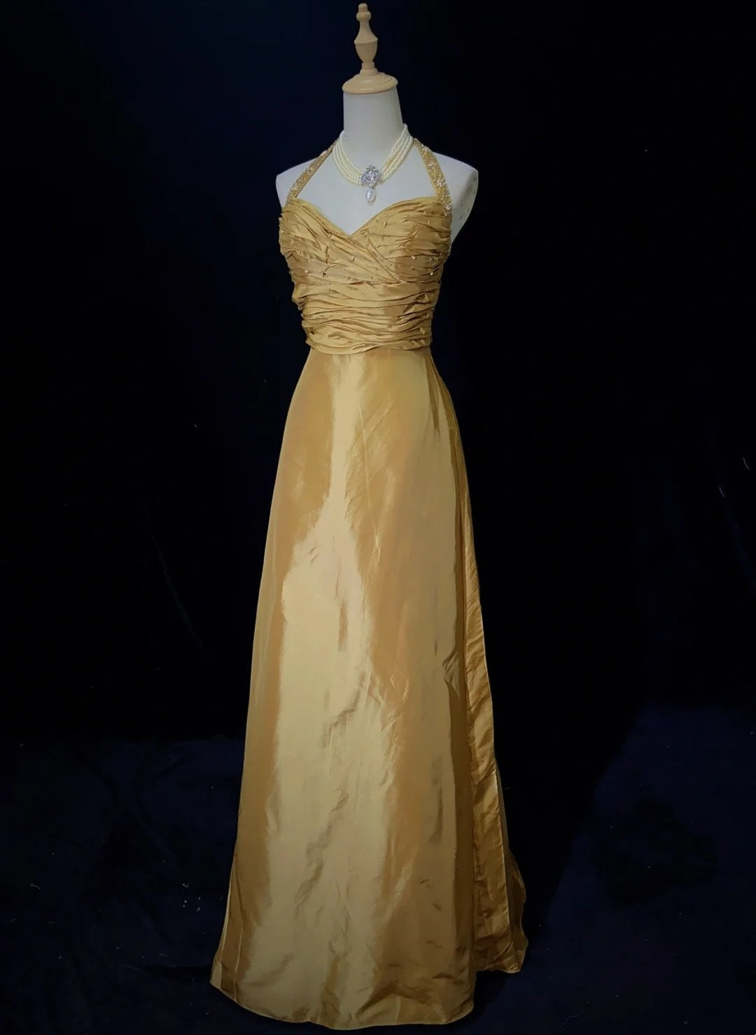 Magnifique Robe de Bal Idée Robe de Soirée Formelle Longue Dorée en Satin Col Halter Perlé Coupe A-Line pour Femme N3196