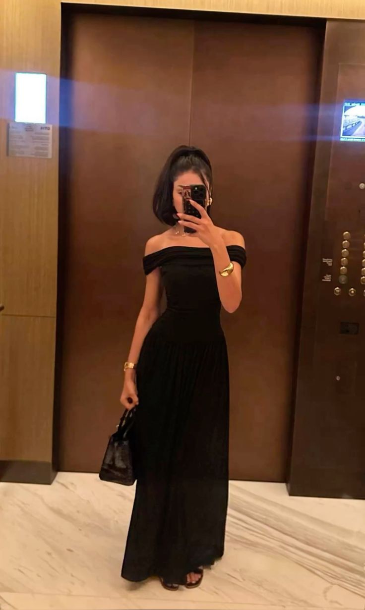 Robe de soirée bordeaux à épaules dénudées et manches courtes, coupe trapèze, idéale pour les lycéennes (N013)