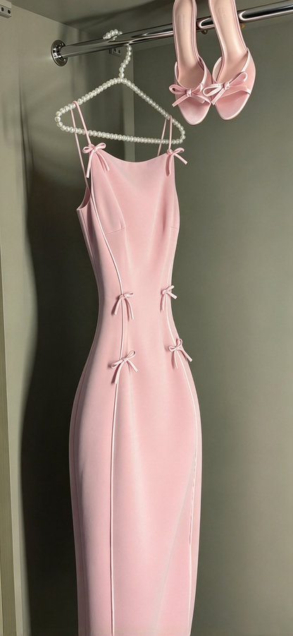 Einfaches, langes, pinkfarbenes Etuikleid mit Spaghettiträgern – perfektes Abendkleid zum 20. Geburtstag (N130)