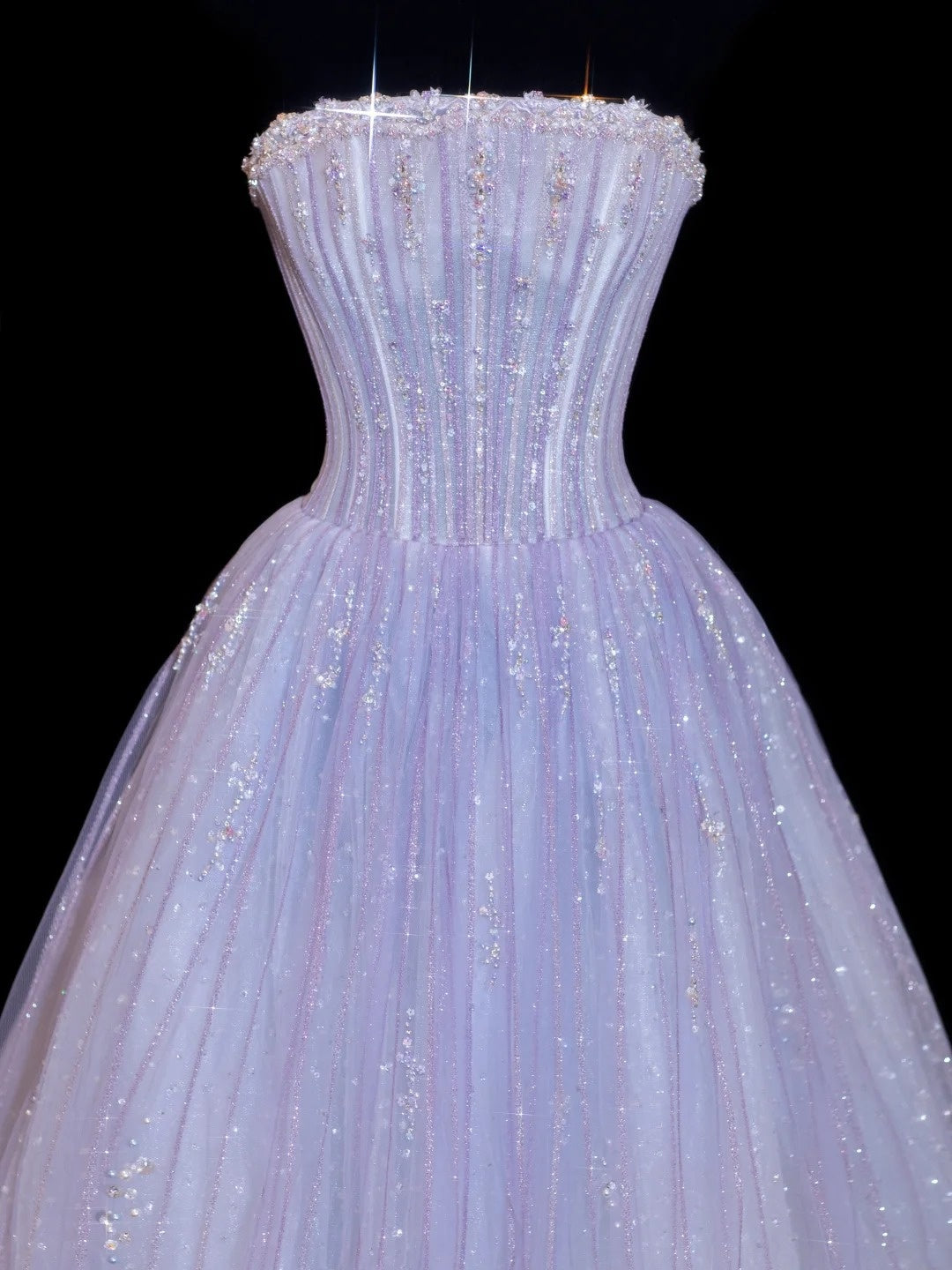 Robe de bal chic sans bretelles lilas avec corsage orné de cristaux perlés - Inspiration robes de soirée formelles - Robes de bal N154