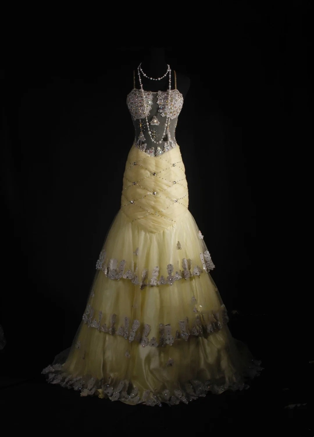 Robe de bal vintage sirène jaune à fines bretelles et corsage orné de cristaux - Inspiration robe de soirée formelle N162