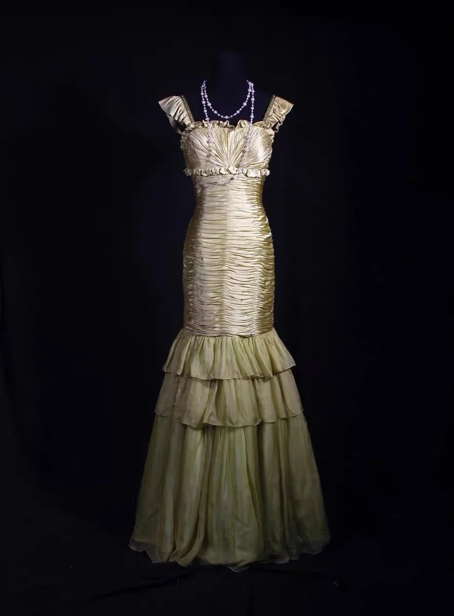 Robe de bal vintage sirène carrée vert sauge ornée de cristaux et de perles - Inspiration robes de soirée formelles N161