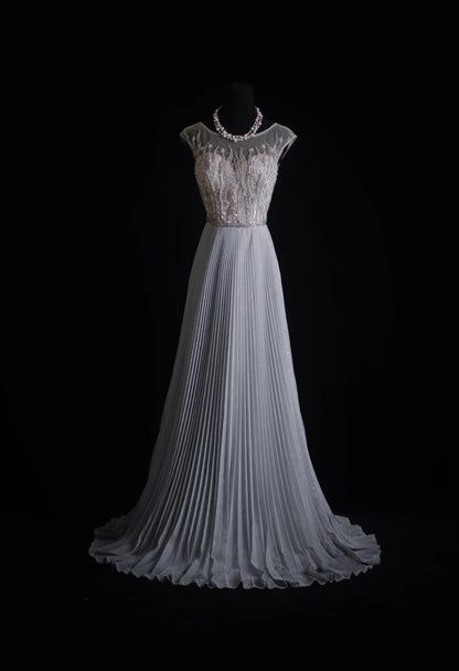 Robe de bal vintage, coupe trapèze, col rond, plissée, gris argenté, corsage orné de perles, inspiration robe de soirée formelle N167