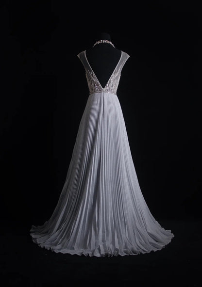 Robe de bal vintage, coupe trapèze, col rond, plissée, gris argenté, corsage orné de perles, inspiration robe de soirée formelle N167
