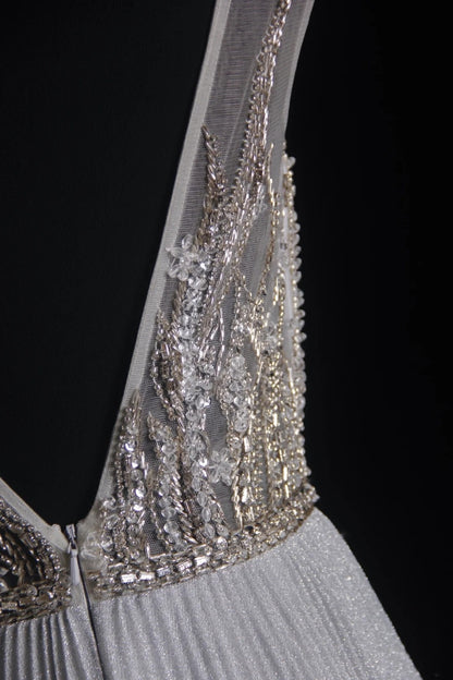 Robe de bal vintage, coupe trapèze, col rond, plissée, gris argenté, corsage orné de perles, inspiration robe de soirée formelle N167