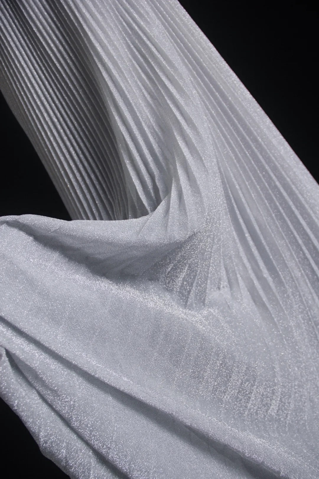 Robe de bal vintage, coupe trapèze, col rond, plissée, gris argenté, corsage orné de perles, inspiration robe de soirée formelle N167