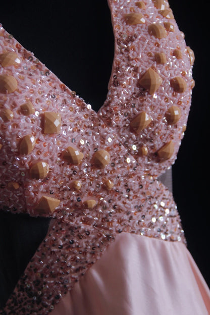 Robe de bal vintage esthétique, coupe trapèze, dos nu rose, corsage orné de perles, inspiration robe de soirée formelle N168