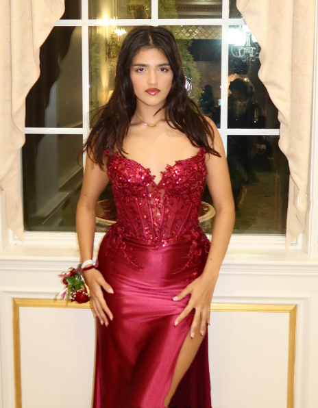 Robe de bal longue sirène intemporelle en satin avec encolure cœur et appliques, fendue, idéale pour une soirée de 20 ans ou un anniversaire (N455)