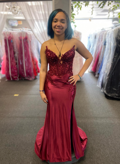 Robe de bal longue sirène intemporelle en satin avec encolure cœur et appliques, fendue, idéale pour une soirée de 20 ans ou un anniversaire (N455)