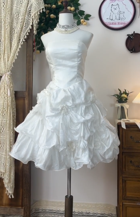 Robes de bal de fin d'année courtes en satin blanc sans bretelles pour seniors, robes de bal de promo Hoco N4568