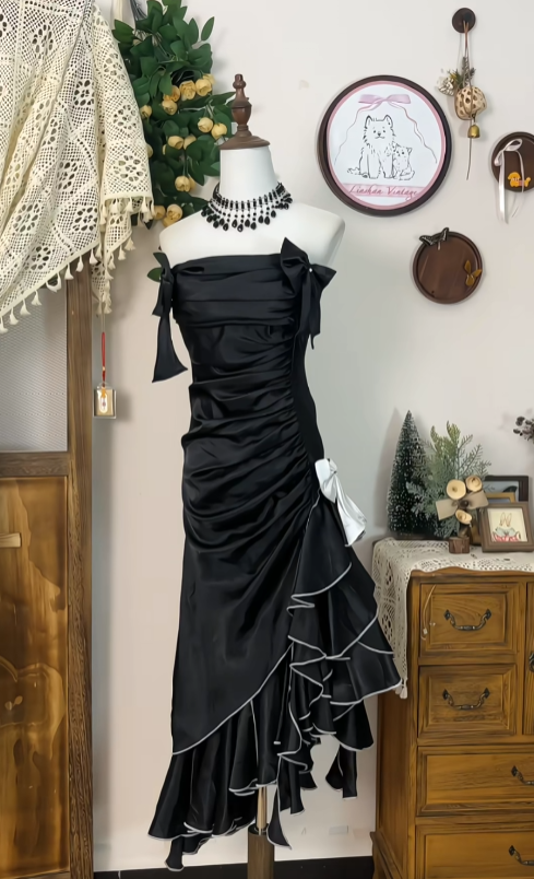 Robe de soirée bustier vintage en satin noir pour bal de promo lycéen (Hoco) N4581