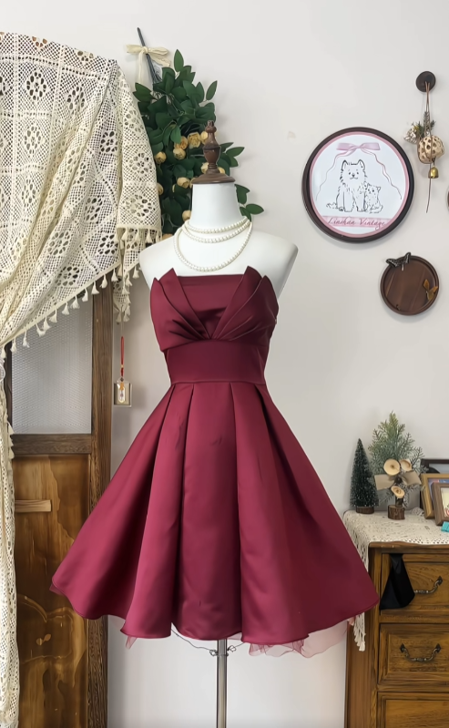 Niedliches trägerloses Ballkleid aus burgunderfarbenem Satin, inspiriert von Abschlussballkleidern, Senior Short Formal und Homecoming Dresses N4585