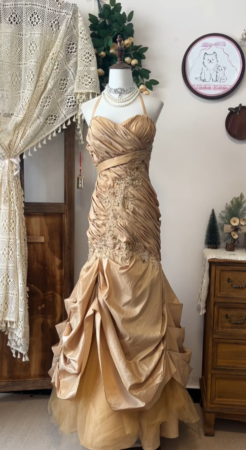 Prinzessin Abschlussballkleider Formelle Meerjungfrau Neckholder Gold Taft Ärmellos Lange Partykleider N4587