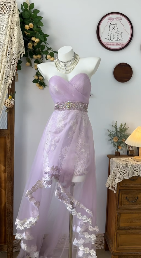 Süße High-Low-Kleider mit Herz-Ausschnitt, aus lila Tüll, für Abschlussball und Heimkehr, Modell N4625