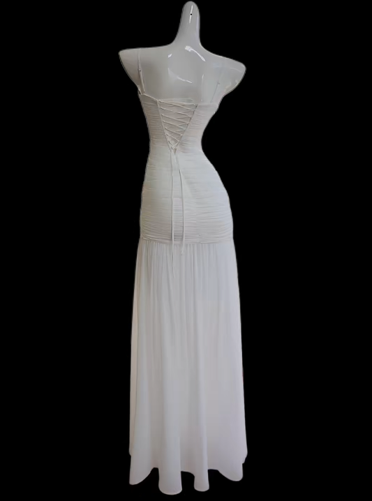 Romantisches Meerjungfrauen-Spaghetti-Träger-Kleid in Weiß – Ideen für lange Damen-Geburtstagskleider, Urlaubs- und Sommeroutfits N4667