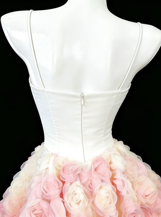 Jolie robe de bal courte en tulle blanc à bretelles fines avec fleurs 3D pour la remise des diplômes ou le bal de promo, N4693