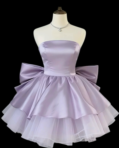 Einzigartige Ballkleider, trägerlos, lila Satin mit Schleife, Mini Senior Kurze Hoco Kleider Heimkehrkleider N4721