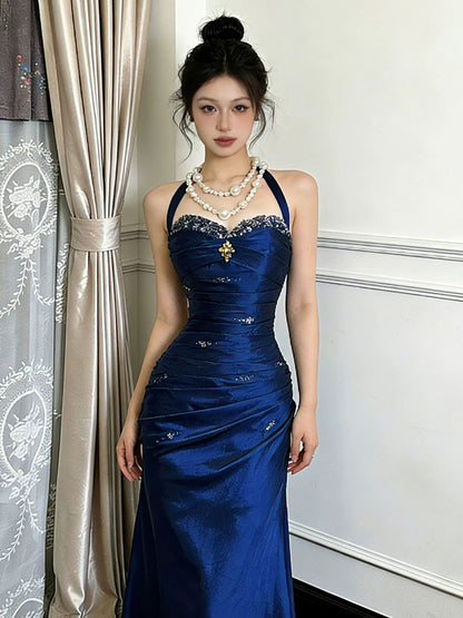 Elegantes, burgunderrotes, langes Meerjungfrauen-Neckholder-Abendkleid aus Satin, perfekt für Abschlussball und Tanz N529