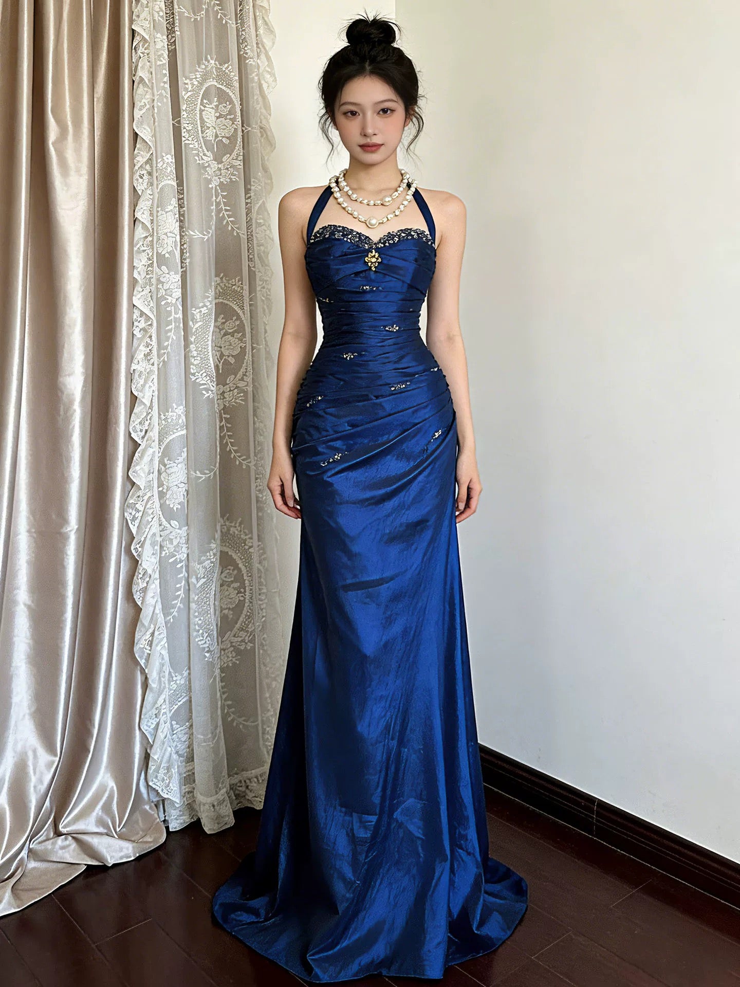 Elegantes, burgunderrotes, langes Meerjungfrauen-Neckholder-Abendkleid aus Satin, perfekt für Abschlussball und Tanz N529