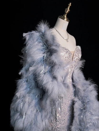 Robe de bal longue de soirée féérique à sequins gris argentés, bustier plissé et cape à plumes, style sirène, modèle N615