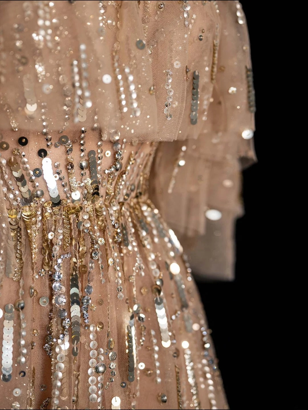 Robe de bal élégante en tulle à épaules dénudées, manches courtes et corsage orné de perles. Robe de soirée longue, semi-formelle, N616