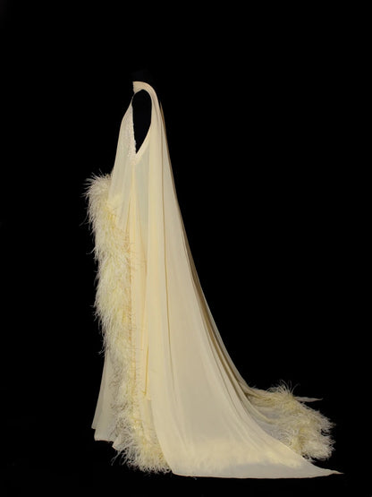Robe de soirée longue jaune en mousseline de soie ornée de plumes, coupe trapèze, col rond, élégante, idéale pour un bal de promo ou un mariage (N913).