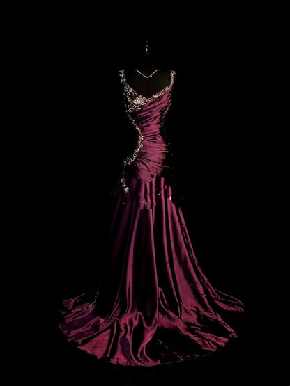 Elegantes langes Meerjungfrauen-Kleid aus Satin mit Spaghettiträgern und goldenen Applikationen – perfekt für Partys, Abschlussbälle und Hochzeiten (Modell N917)