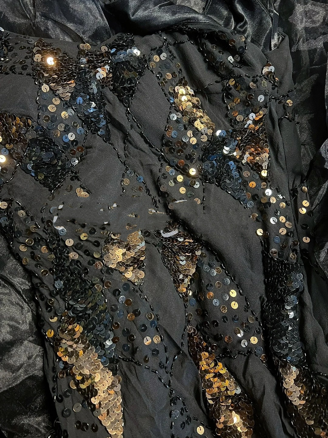Robe de bal longue vintage sirène à col en V, années 1950, en satin noir ornée de perles et de pierres précieuses. Idéale pour une soirée, un 18e anniversaire ou une remise de diplôme (N920).