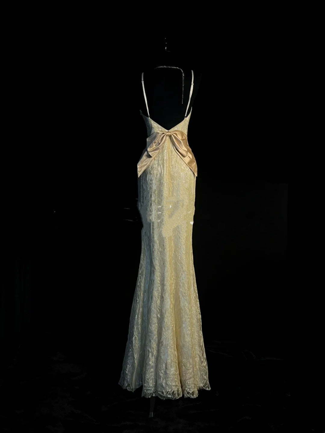 Robe de soirée longue sirène chic à col en V en dentelle jaune, robe de bal élégante, robe d'invitée de mariage impressionnante N924