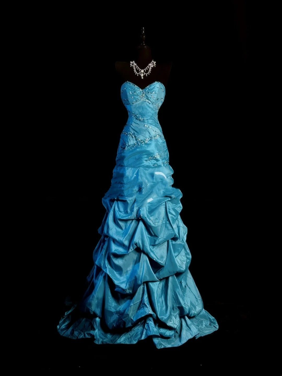 Robe de bal longue vintage sirène années 1950, décolleté cœur, bleue ornée de perles et de pierres précieuses, idéale pour une soirée, un 18e anniversaire ou une remise de diplôme (N923)