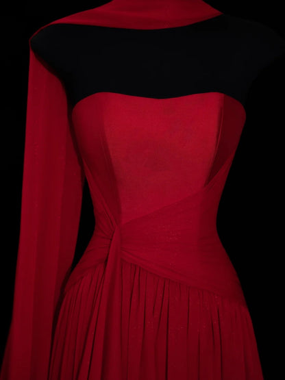 Robe de soirée longue rouge chic en mousseline de soie, bustier, coupe trapèze, avec foulard intégré. Robe de bal élégante et raffinée, idéale pour un mariage ou une réception. Référence N912.