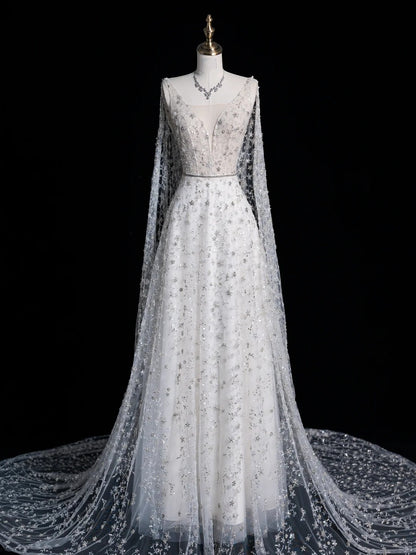 Robe de mariée longue en tulle blanc, coupe trapèze, décolleté en V et cape, style féerique, idéale pour l'automne (N520)