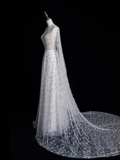 Robe de mariée longue en tulle blanc, coupe trapèze, décolleté en V et cape, style féerique, idéale pour l'automne (N520)