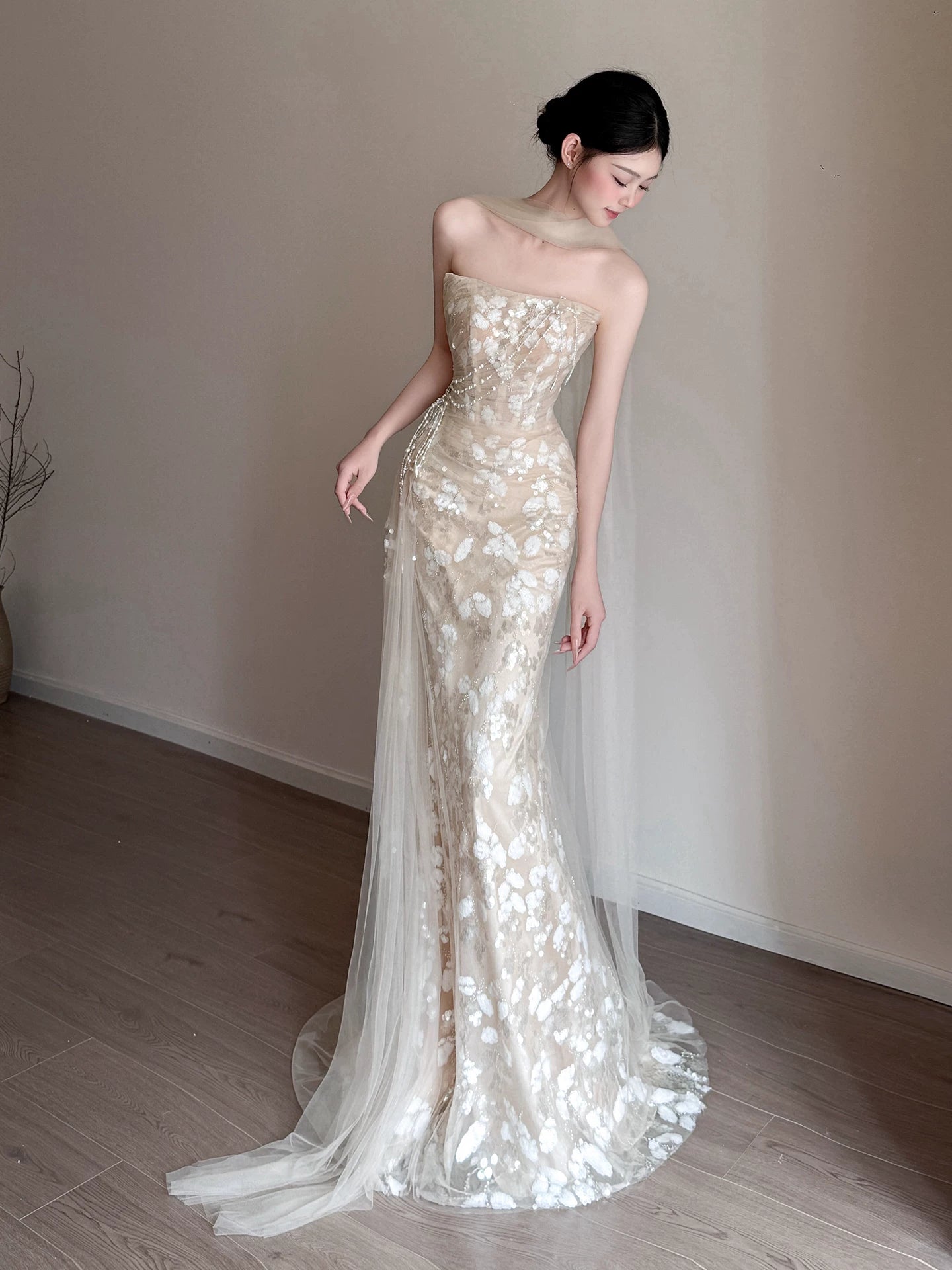 Robe de mariée sirène intemporelle sans bretelles, couleur champagne, en dentelle, avec foulard intégré, coupe ajustée AB2203