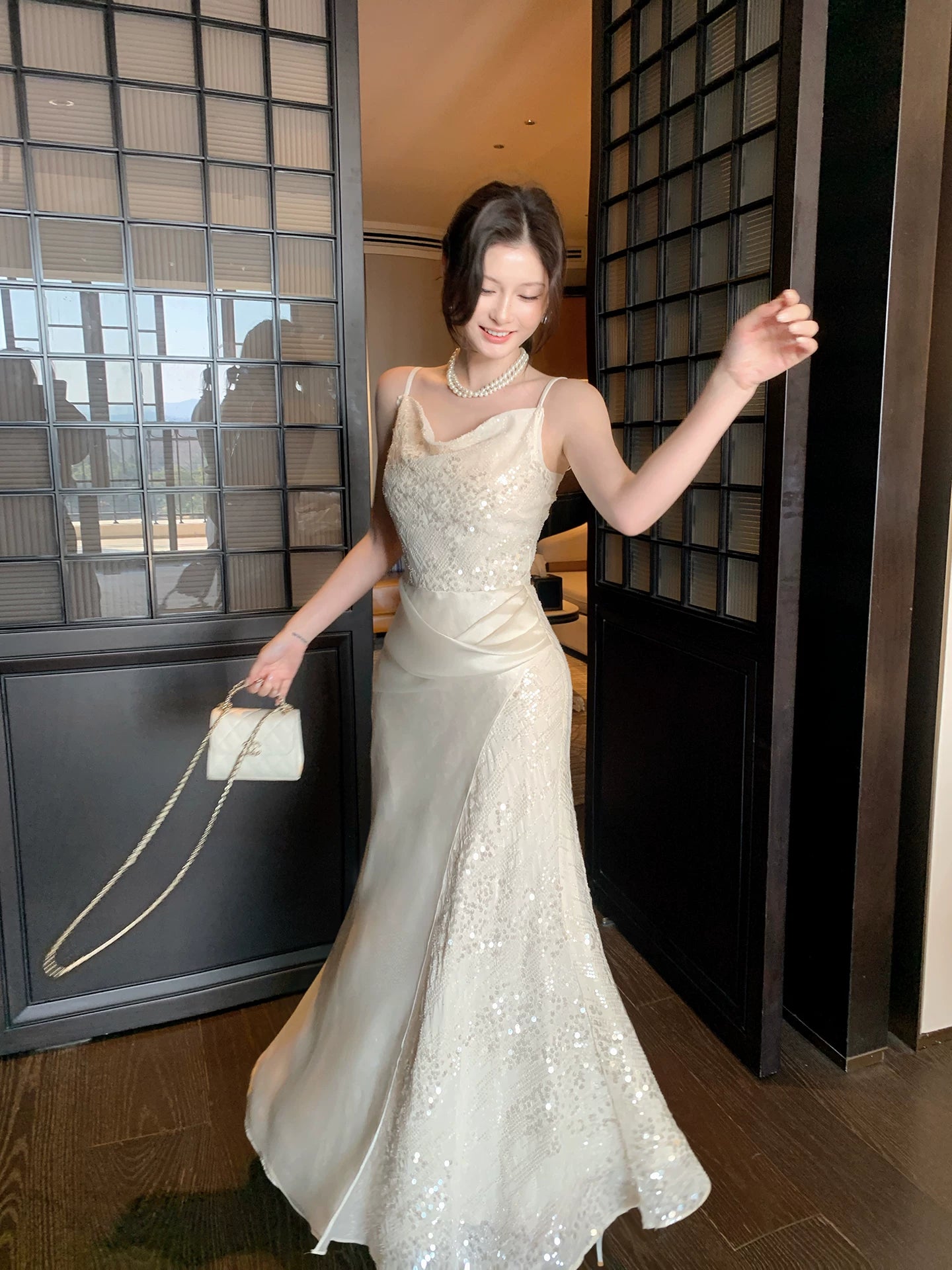 Robe de bal sirène élégante à fines bretelles en dentelle et mousseline, longueur cheville, idéale pour une soirée d'anniversaire ou une fête de 16 ans (AB2420)