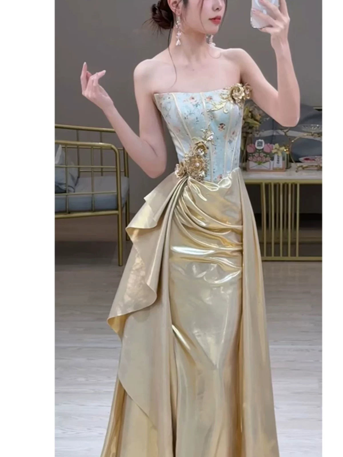 Robe de bal longue sirène dorée sans bretelles et fendue, style modeste, élégante et tendance, idéale pour les soirées et les fêtes de fin d'année (AB2235)