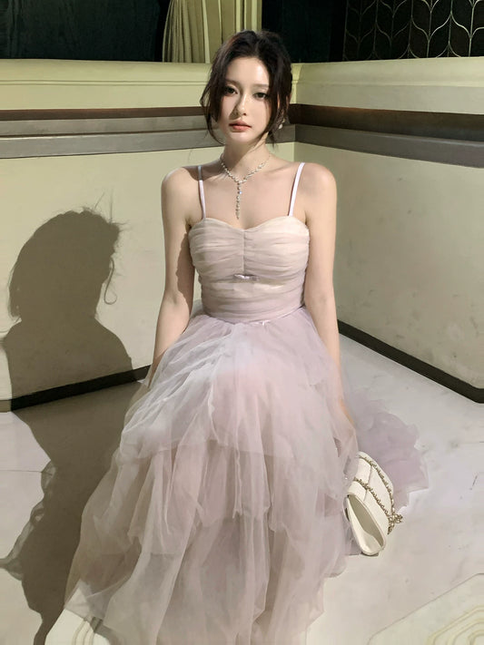 Elegantes, rosafarbenes Tüll-Abendkleid mit Spaghettiträgern in A-Linie, auch als Hochzeitsgastkleid oder Outfit für den 16. Geburtstag geeignet (AB2427).
