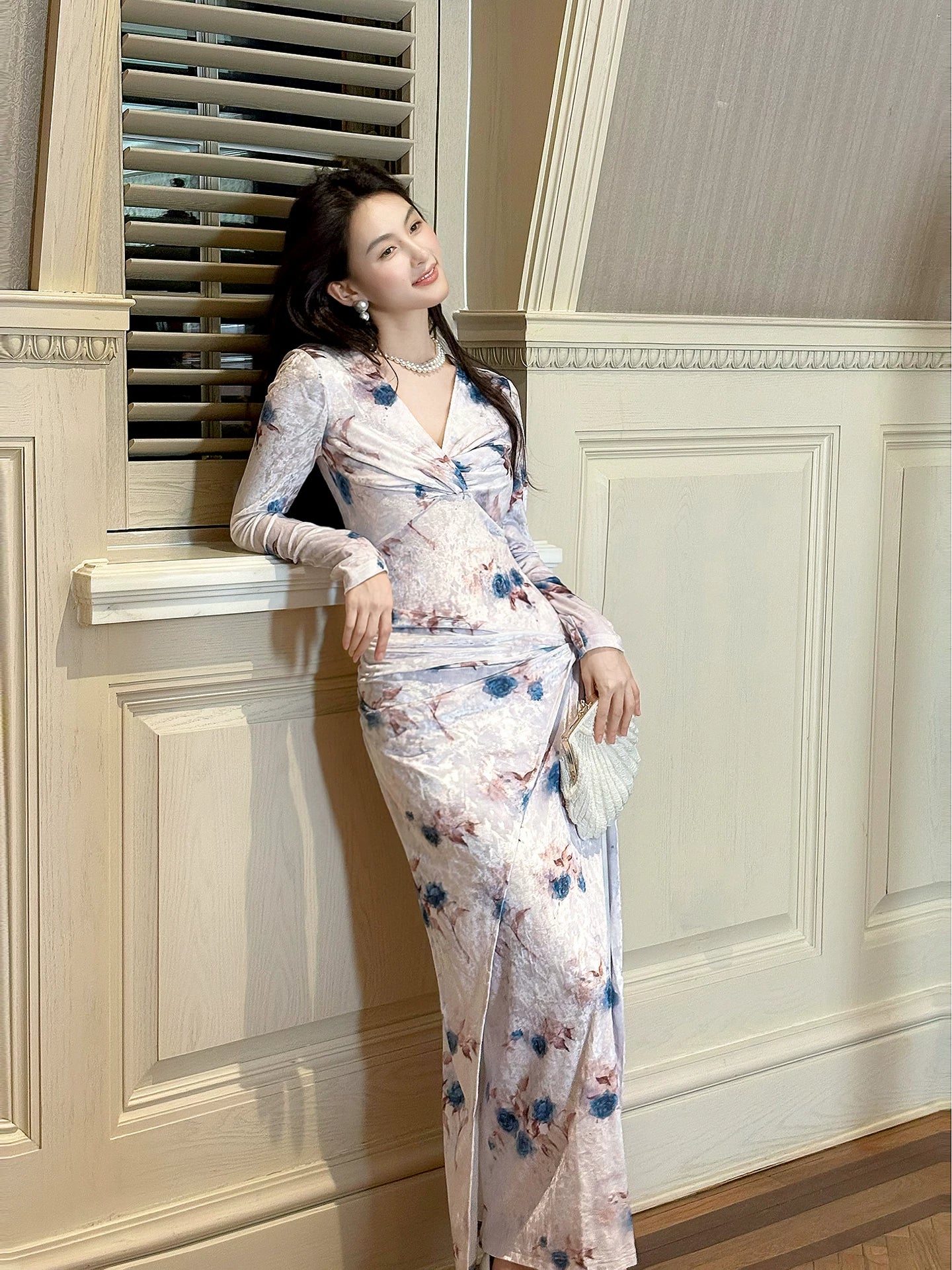 Robe fourreau élégante à col en V et manches longues, imprimé floral lilas, plissée, idéale pour un bal de promo, une remise de diplôme, un anniversaire ou les fêtes (N090)