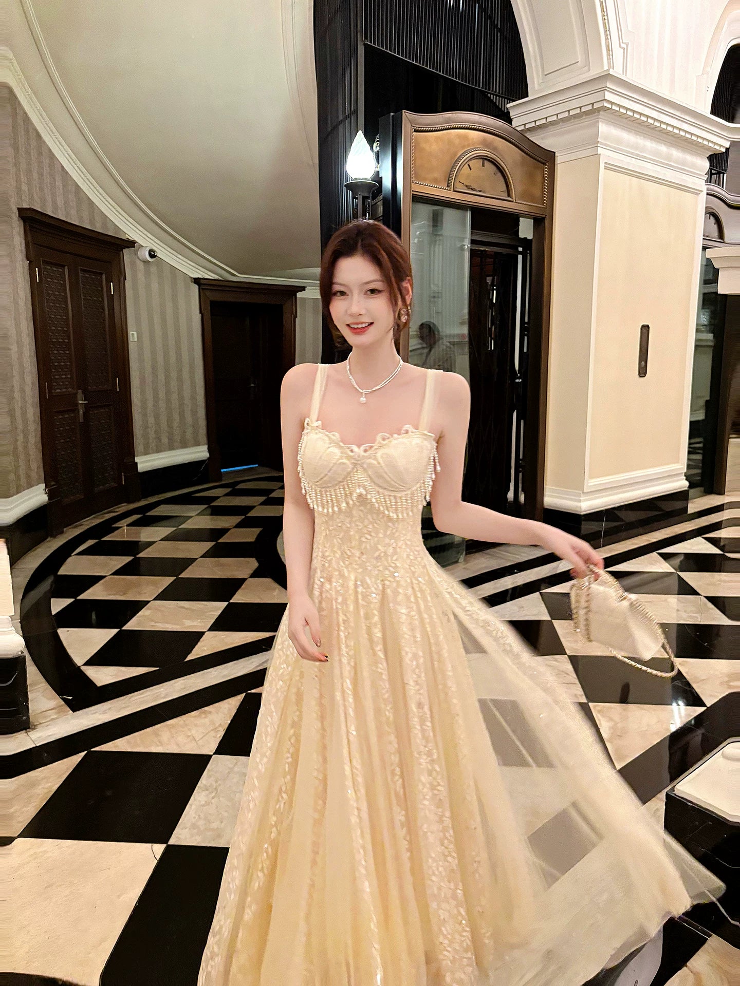 Robe de bal sexy trapèze à fines bretelles en dentelle abricot, robe d'invitée de mariage, tenue pour un 20e anniversaire AB2469