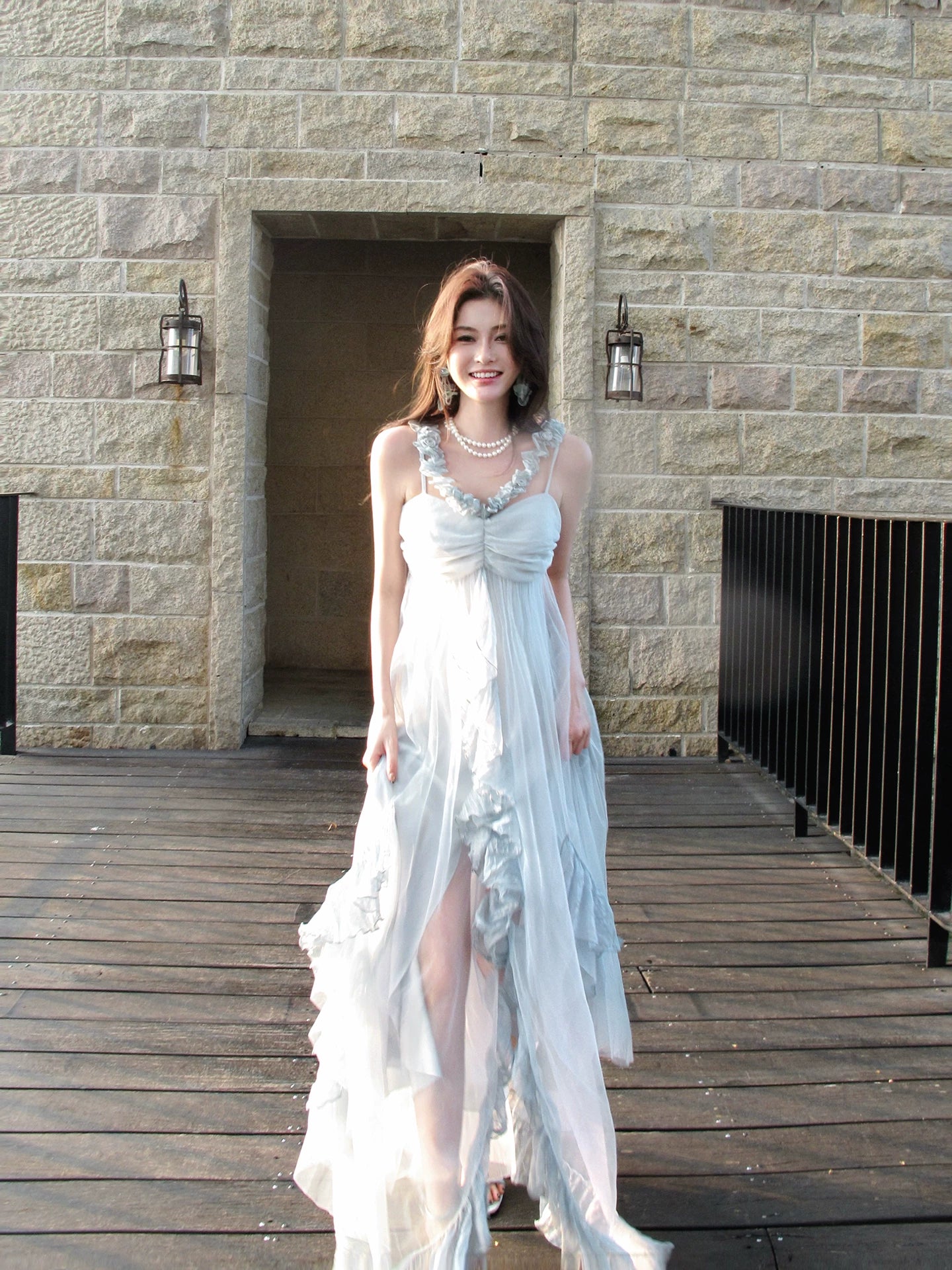 Robe de bal mi-longue en mousseline bleu ciel clair, coupe trapèze, dos nu, style modeste, idéale pour une soirée d'anniversaire ou un 16e anniversaire (AB2417)